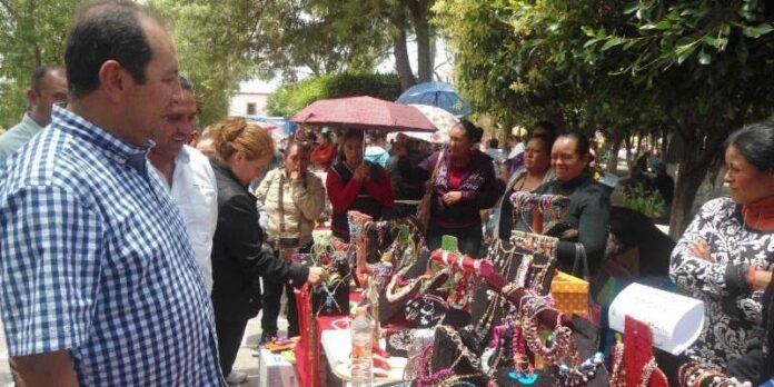 Muestran beneficiarias sus productos