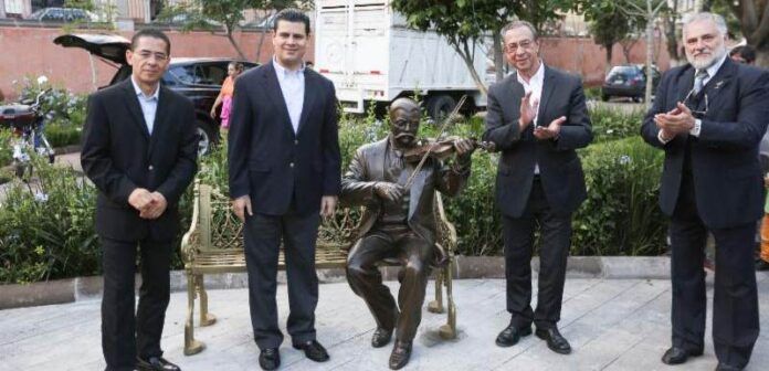 Posan con Genaro Codina Posan con Genaro Codina