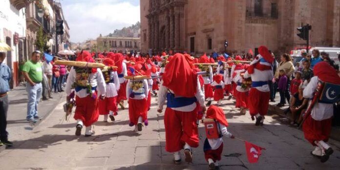 Desfilan por el Centro Histórico Desfilan por el Centro Histórico