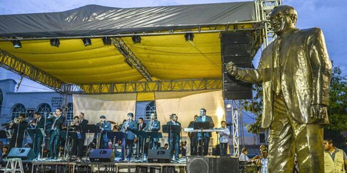 Efigie con la orquesta Efigie con la orquesta