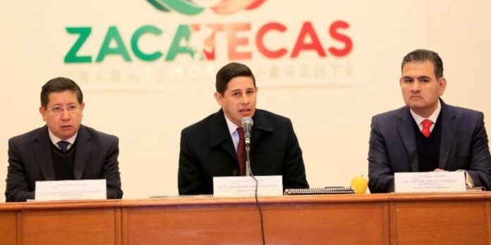Al centro, Jorge Miranda Castro Al centro, Jorge Miranda Castro