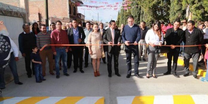 Inaugura calles Inaugura calles