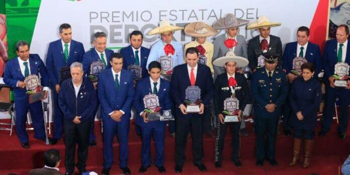 Gobernador con los galardonados Gobernador con los galardonados
