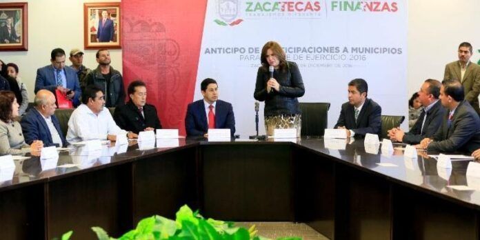 Jorge Miranda y Fabiola Torres encabezaron la entrega Jorge Miranda y Fabiola Torres encabezaron la entrega