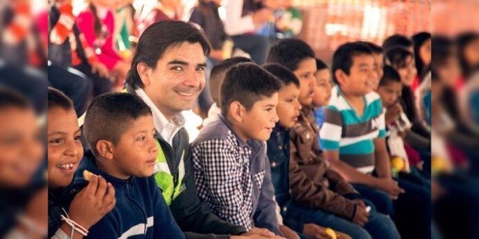 1.200 niños recibieron juguetes 1.200 niños recibieron juguetes