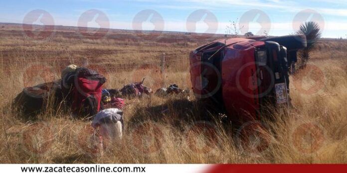Vuelca camioneta familiar Vuelca camioneta familiar