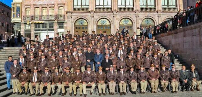 Festejan a agentes en su día