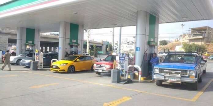Siguen desabasto y compras de pánico