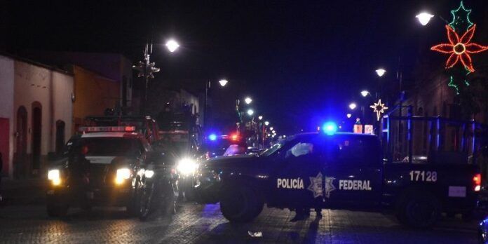 Policías federales aseguraron el vehículo Policías federales aseguraron el vehículo