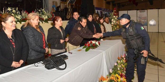 Policías recibiero estímulos salariales Policías recibiero estímulos salariales