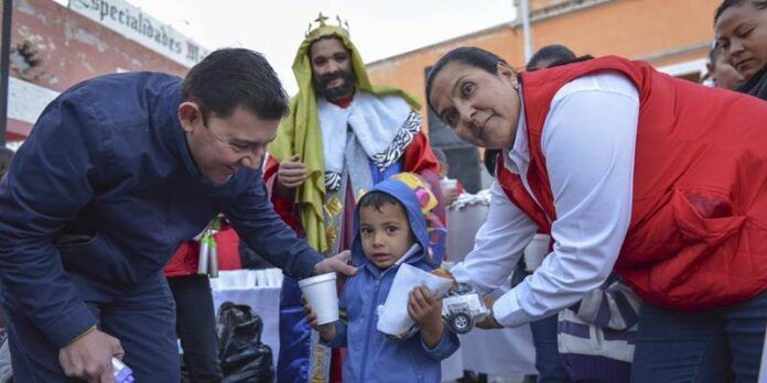 Alcalde encabeza el festejo Alcalde encabeza el festejo