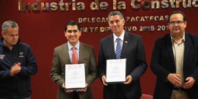 Carlos Peña y Francisco Carillo firmaron el convenio. Carlos Peña y Francisco Carillo firmaron el convenio.