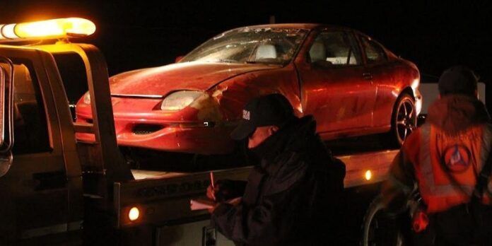 Pontiac rojo accidentado Pontiac rojo accidentado