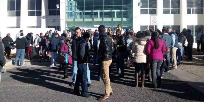Liberaron las oficinas durante la mañana. Liberaron las oficinas durante la mañana.