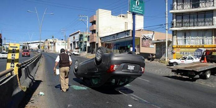 Vehículo volcado Vehículo volcado