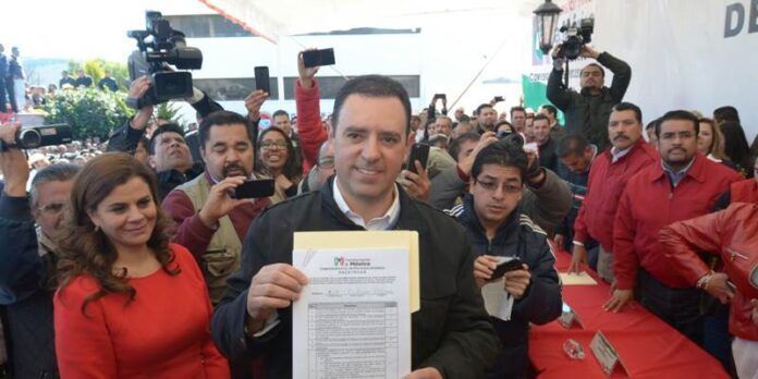 Alejandro Tello con su registro Alejandro Tello con su registro