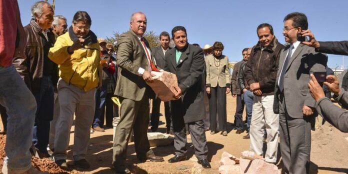 Colocan primera piedra Colocan primera piedra