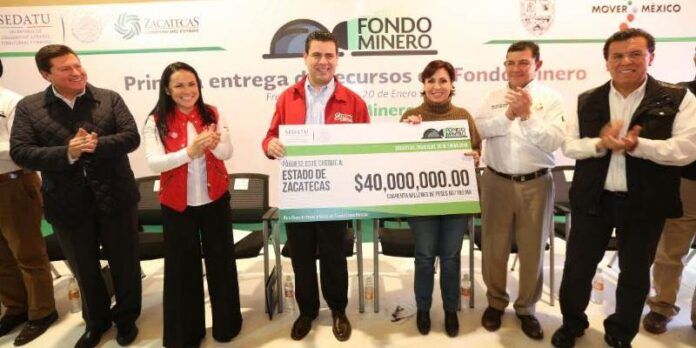 Rosario Robles entrega cheques Rosario Robles entrega cheques
