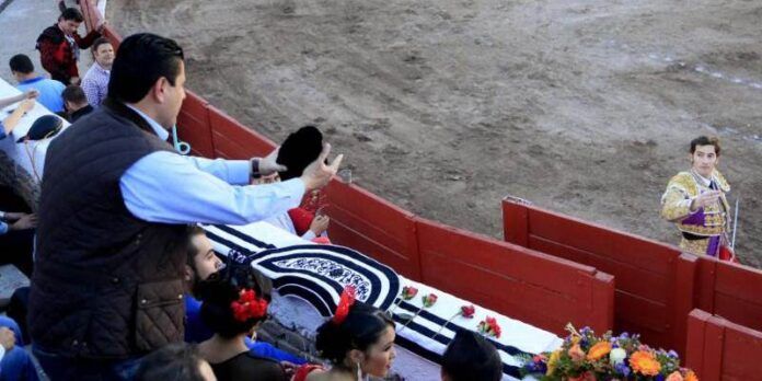 Asiste a corrida de toros Asiste a corrida de toros