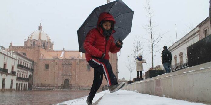 Niño en Plaza de Armas