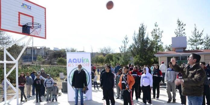 Lanzan bola inaugural