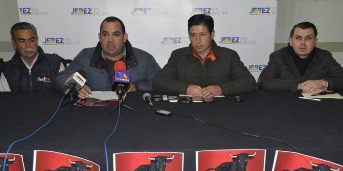 Organizadores presentaron el programa.