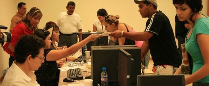 Módulos con internet y personal de apoyo Módulos con internet y personal de apoyo