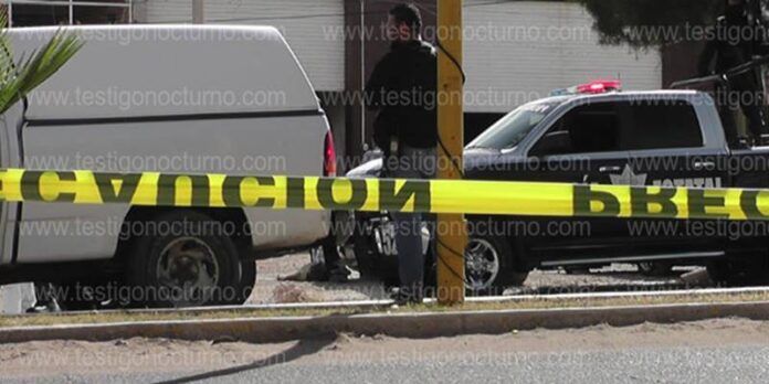 El hombre quedó tirado en la calle. El hombre quedó tirado en la calle.