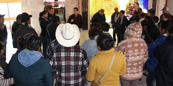 El grupo de antorchistas fue recibido por Alfredo Salazar. El grupo de antorchistas fue recibido por Alfredo Salazar.