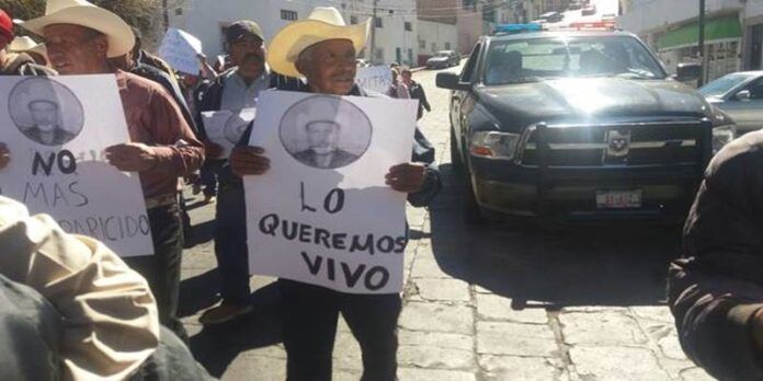 Decenas de personas exigen el regreso de Miguel González.