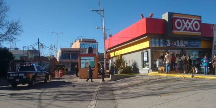 La mujer sufrió lesiones en la espalda. La mujer sufrió lesiones en la espalda.
