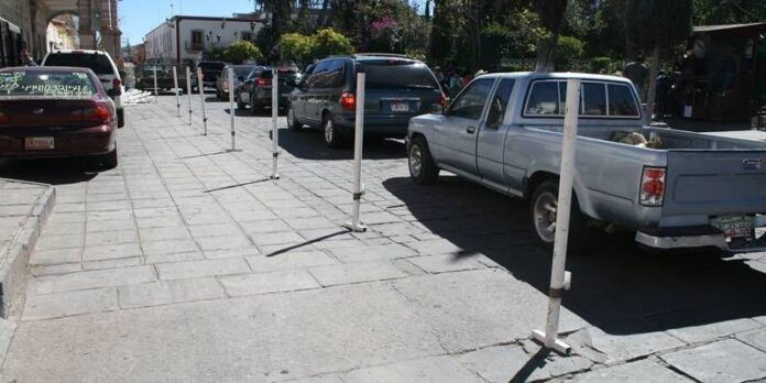 Colocaron vallas en varias calles. Colocaron vallas en varias calles.