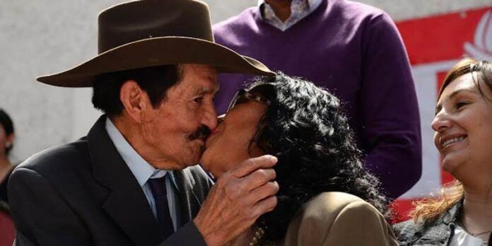 Pareja formaliza su unión Pareja formaliza su unión
