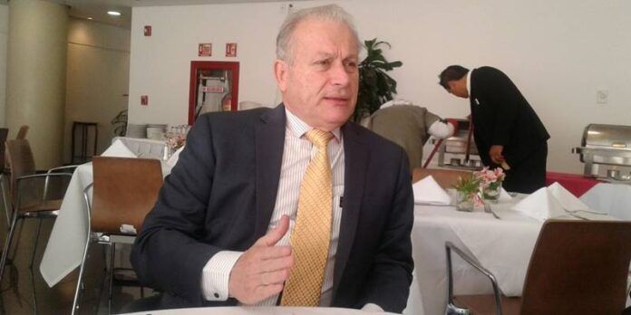 Roque de la Fuente quiere ayudar a los hispanos.