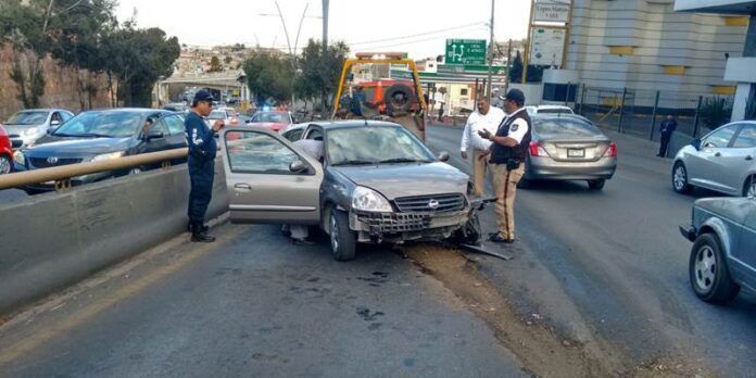 Auto queda en sentido contrario Auto queda en sentido contrario
