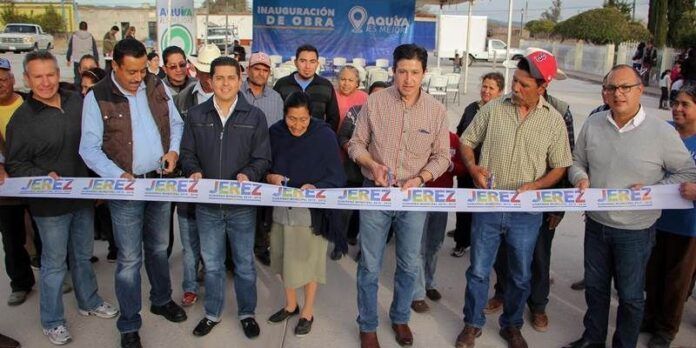 Cortan listón inaugural Cortan listón inaugural