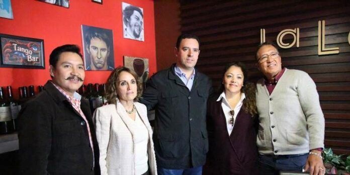 Candidato virtual con habitantes de Chicago Candidato virtual con habitantes de Chicago