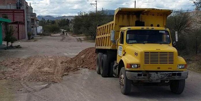 Realizan obras en comunidades Realizan obras en comunidades