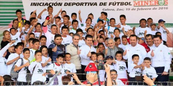 El gobernador convivió con los niños de Calera. El gobernador convivió con los niños de Calera.