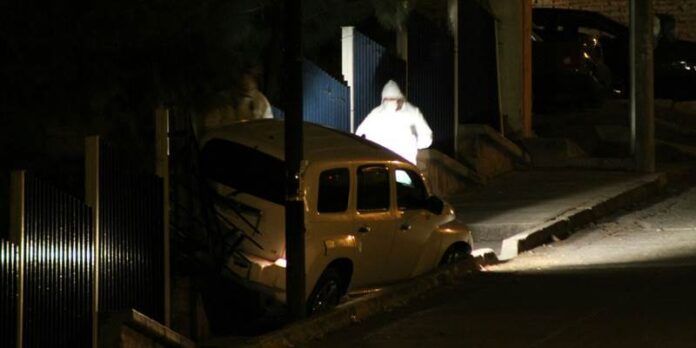 Vehículo incrustado en barda Vehículo incrustado en barda