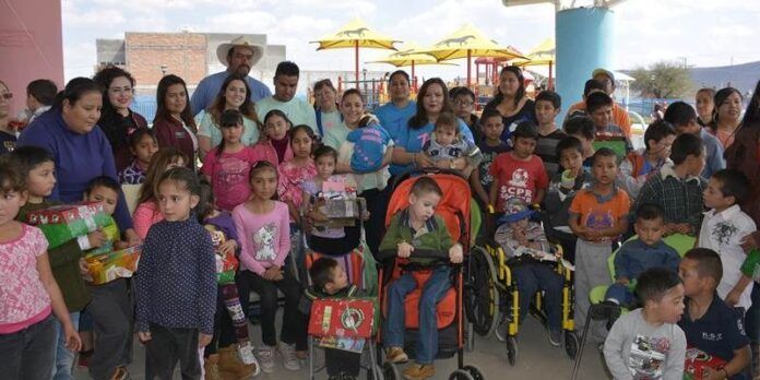 Llevan diversión a los niños Llevan diversión a los niños