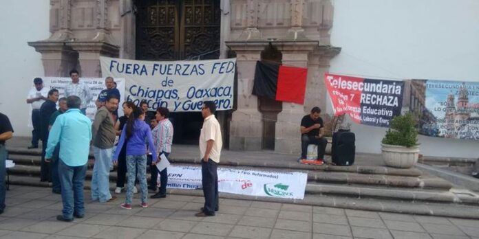Se manifiestan en explanada del Congreso Se manifiestan en explanada del Congreso