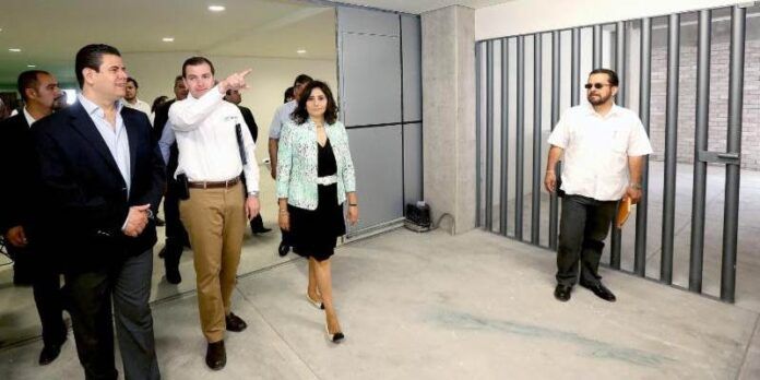 Gobernador supervisa obra Gobernador supervisa obra
