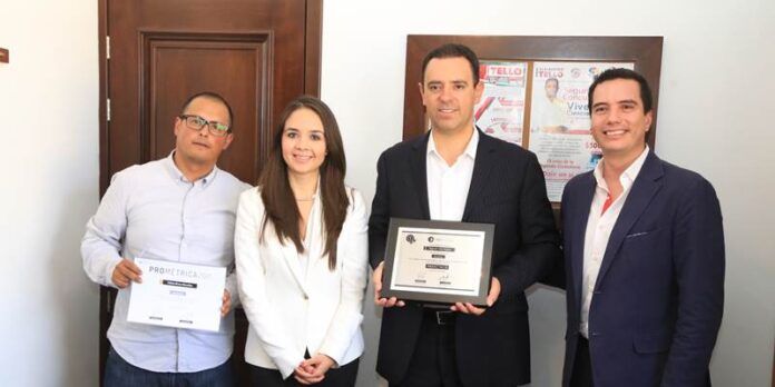 Entregan premio Prometrica Entregan premio Prometrica
