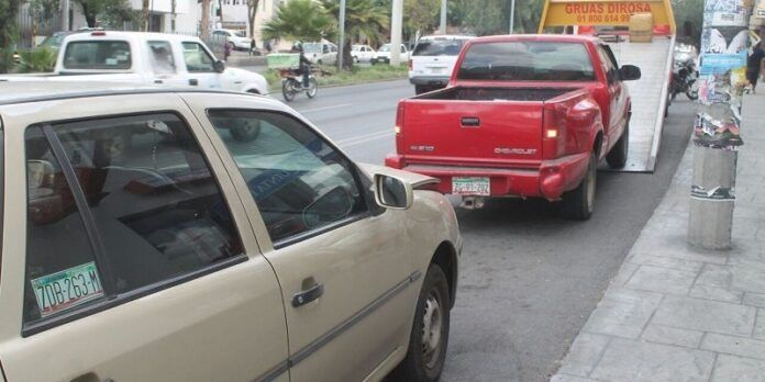 Fueron llevados al corralón ambos vehículos Fueron llevados al corralón ambos vehículos
