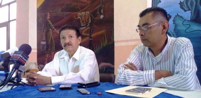 Pablo Arreola (izquierda) anunció las acciones Pablo Arreola (izquierda) anunció las acciones