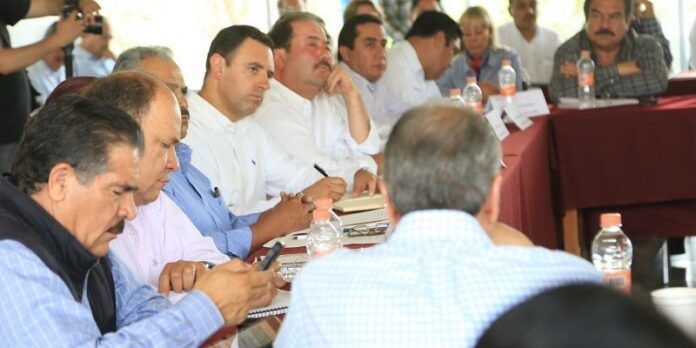 Alejandro Tello se reunió con funcionarios y representantes del sector Alejandro Tello se reunió con funcionarios y representantes del sector