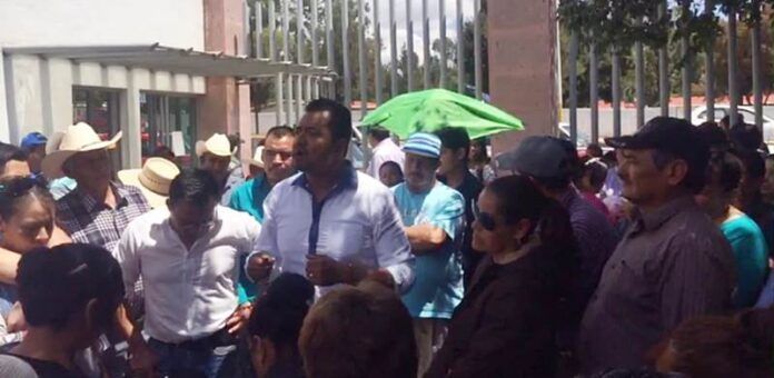 Osvaldo Ávila lidera protesta Osvaldo Ávila lidera protesta