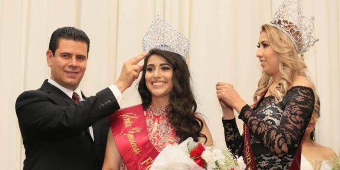 Corona a reina de Federación Corona a reina de Federación