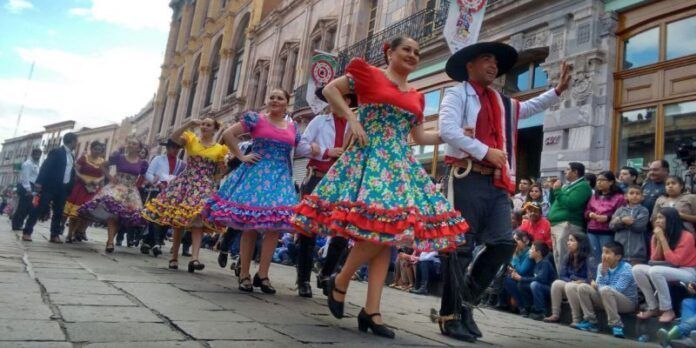 Bailarines de los 5 continentes participan